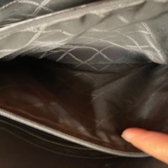 MICHAEL KORS EUC BLACK LEATHER TOTE - Picture 10 of 11